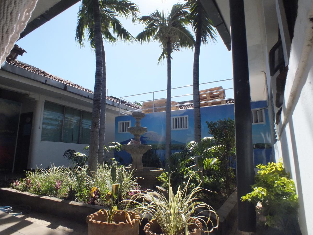 Volcano Hostel Leon Exterior photo