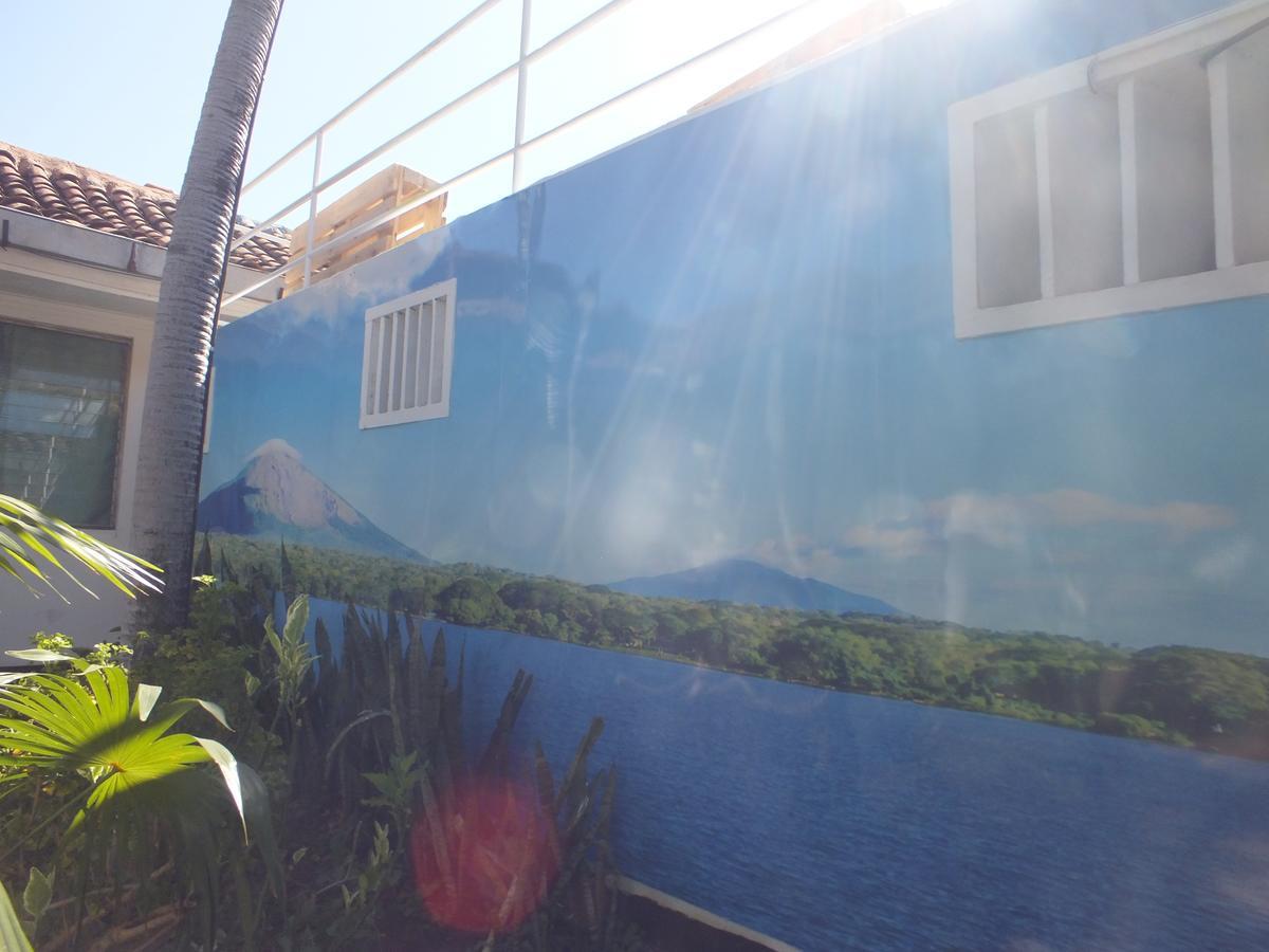 Volcano Hostel Leon Exterior photo