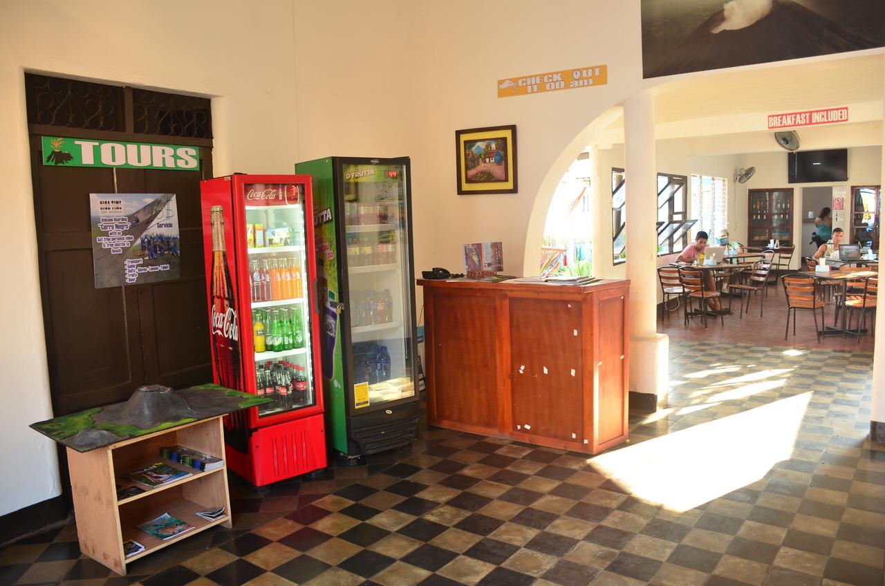 Volcano Hostel Leon Exterior photo